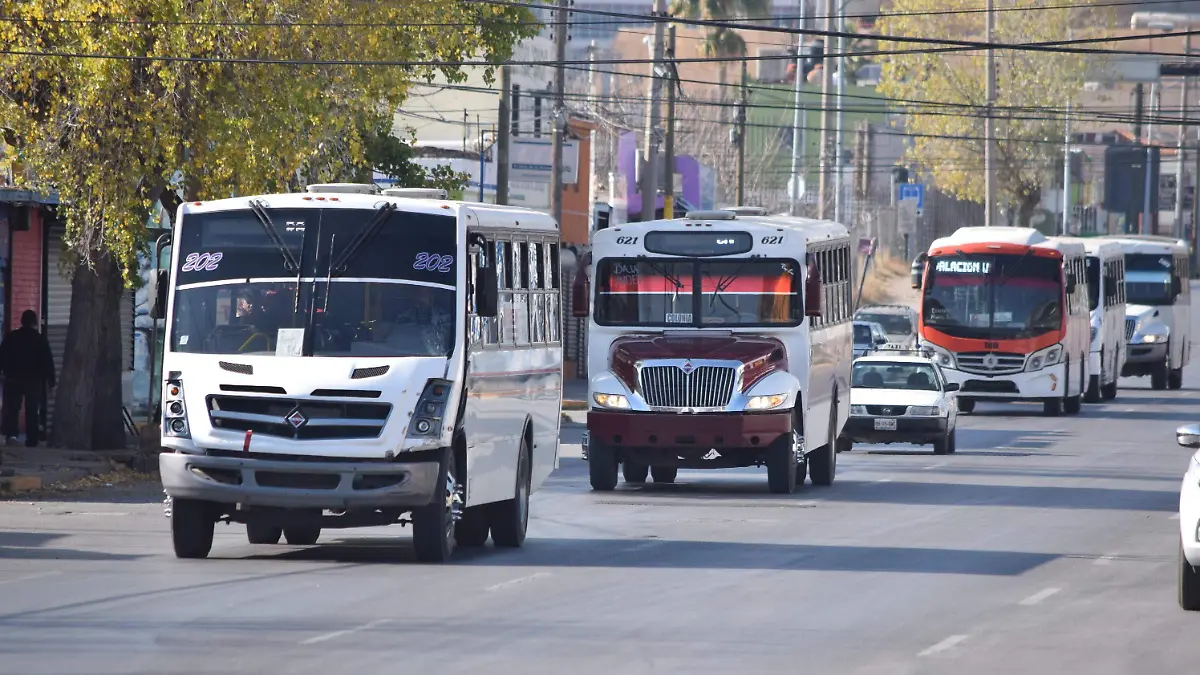 Camiones urbanos en mal estado en la ciudad (11)